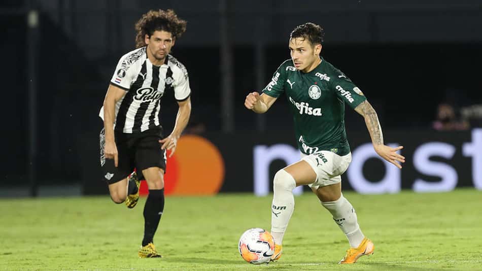 Áudios do VAR de Libertad x Palmeiras são divulgados pela Conmebol; tapa em Veiga é ignorado