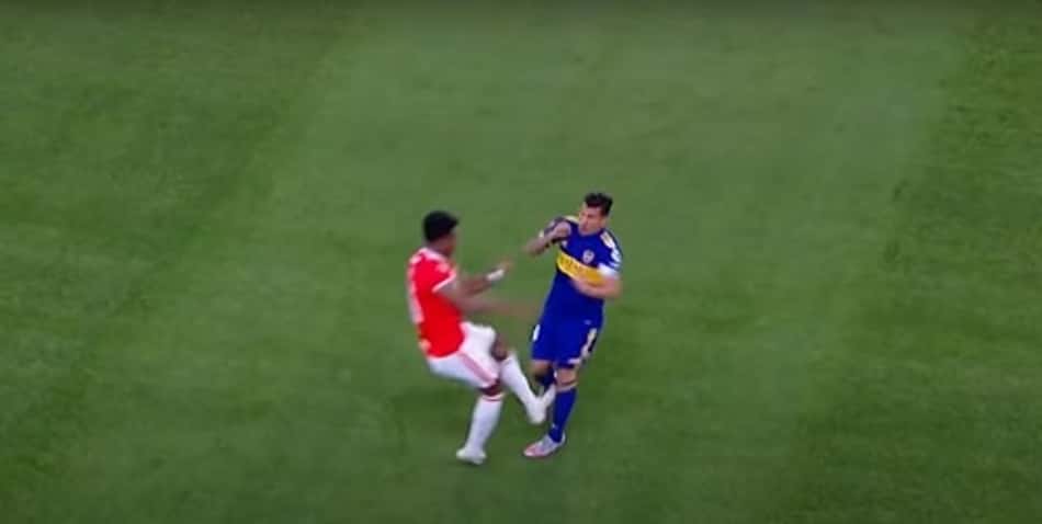 CONMEBOL divulga áudio do VAR sobre a dividida entre Moisés e Tévez; Veja o vídeo
