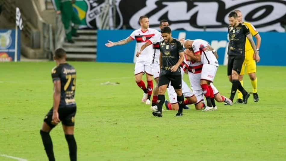 De virada, Atlético-GO vence o Ceará e respira no Campeonato Brasileiro