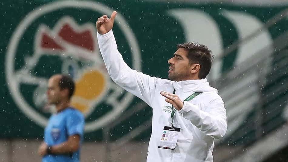 Abel Ferreira se irrita com desmerecimento de adversários do Palmeiras: 'Têm qualidade'