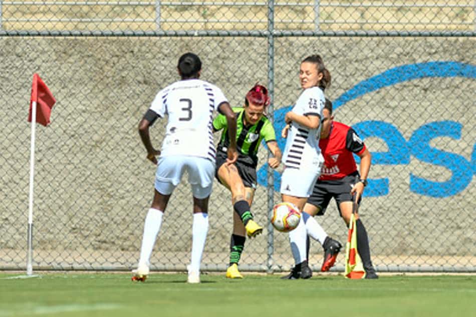 Galo Feminino vence clássico diante do América-MG e será mandante na final contra o Cruzeiro, dia 19