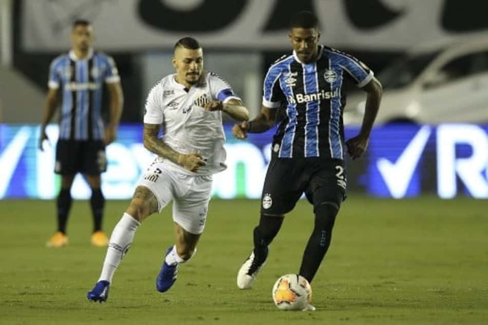 Geromel tenta explicar eliminação do Grêmio