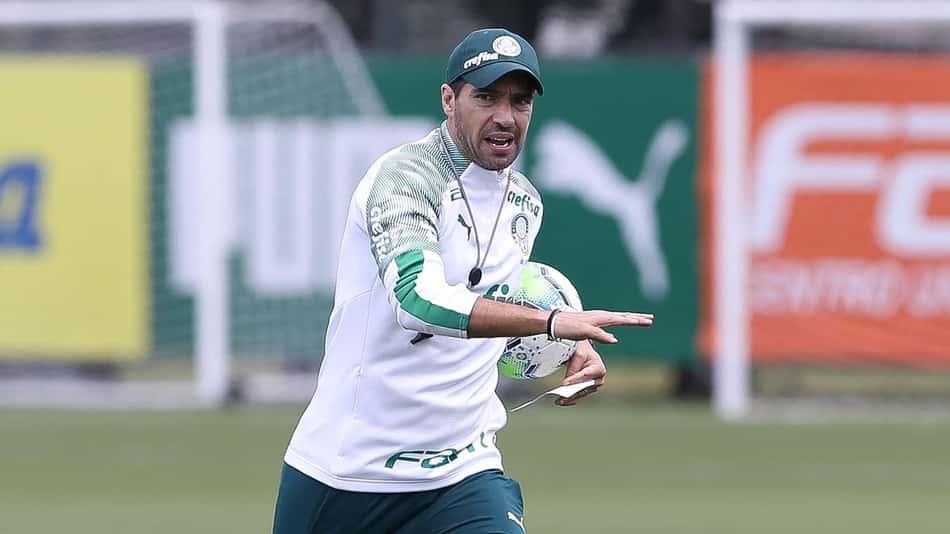 Abel Ferreira completa dez jogos no banco do Palmeiras; confira números