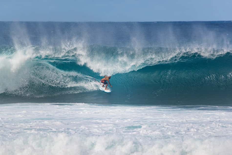 Italo Ferreira e Gabriel Medina vencem suas baterias e avançam às oitavas no Billabong Pipe Masters