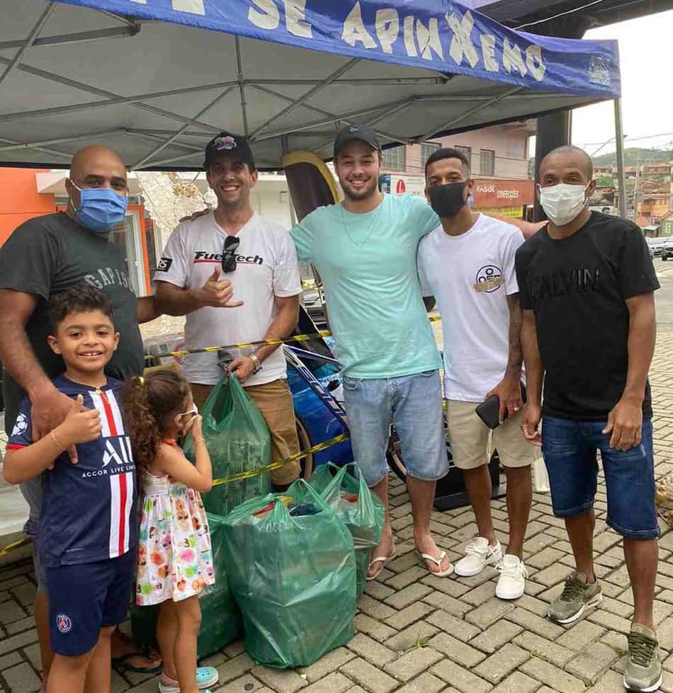 Marcos Antônio, do Shakhtar, faz doação de brinquedos em cidade do Paraná