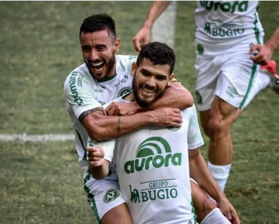 Com marca positiva, Bruno Silva ajuda a manter a Chape na ponta da Série B