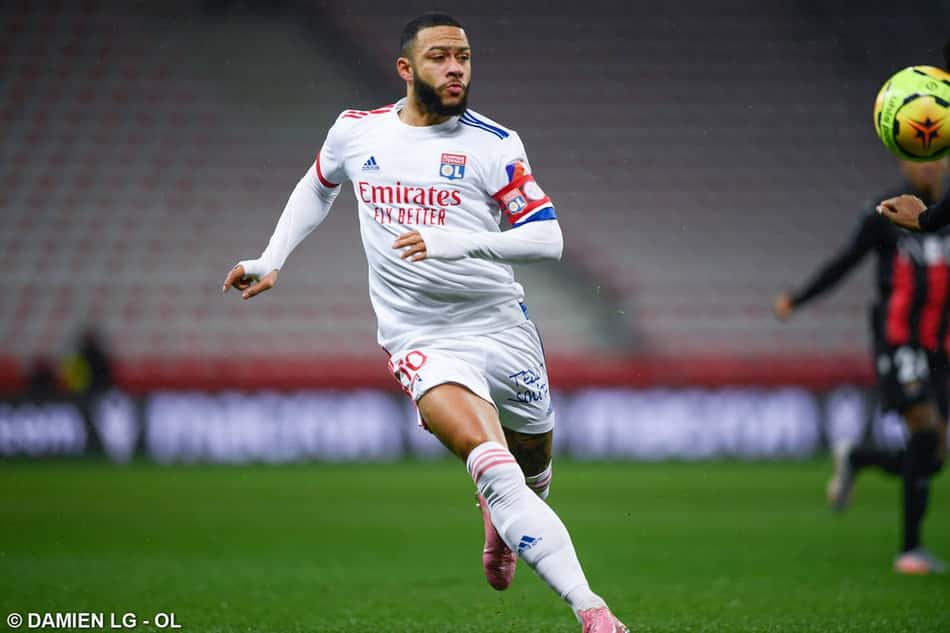 Juventus tenta atravessar negociações do Barcelona por Depay
