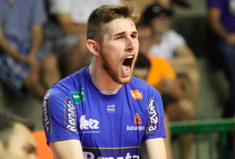 Maior pontuador no vôlei da França, brasileiro celebra salto na carreira
