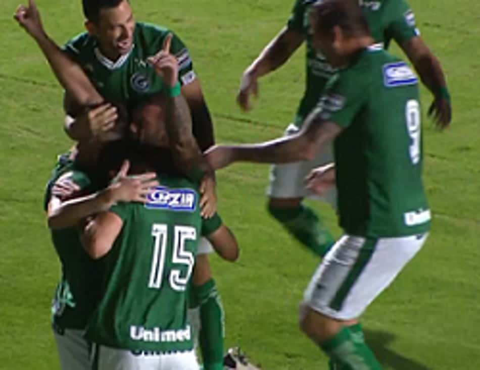 Fernandão marca, Goiás vence o Sport e ganha sobrevida na luta contra o Z-4