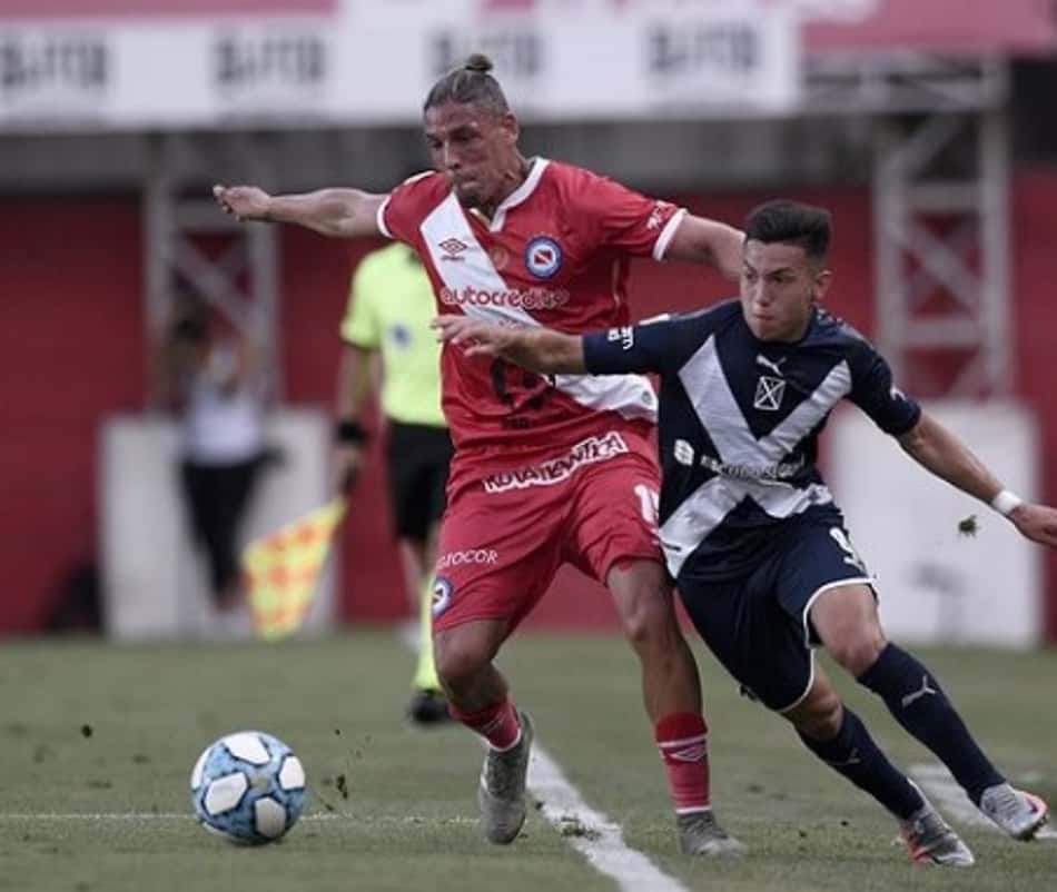 Argentino: Independiente ajuda Boca e River; Banfield perto da final