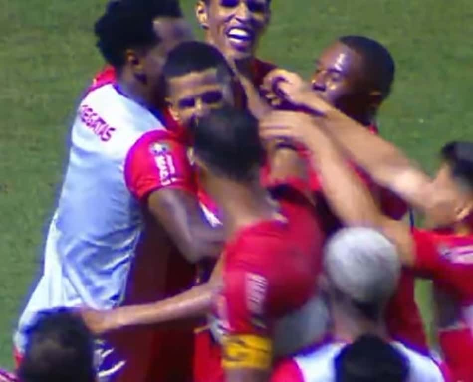 Com gol nos minutos finais, CRB vence Avaí e abre vantagem do Z4