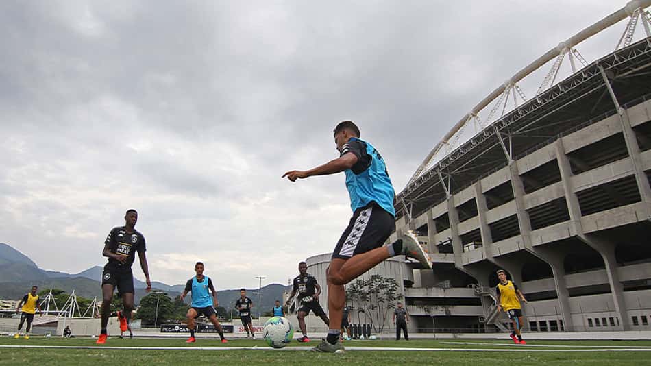 Clássicos, duelos traiçoeiros e com quem está na briga pelo G6: o árduo janeiro do Botafogo no Brasileiro