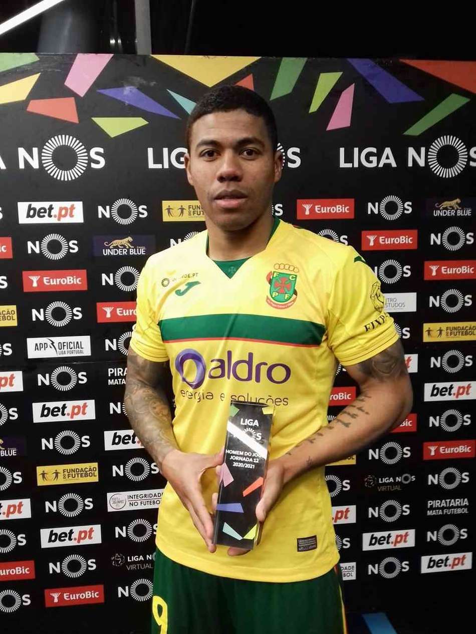 Douglas Tanque marca em dose dupla e se torna o segundo maior artilheiro da história do Paços