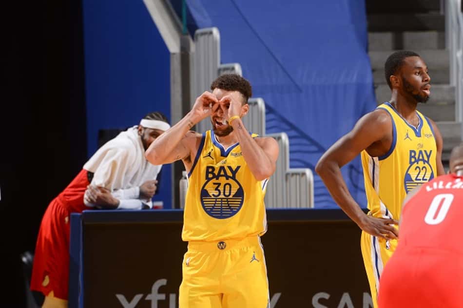Em noite mágica, Curry anota 62 pontos e Warriors bate Blazers