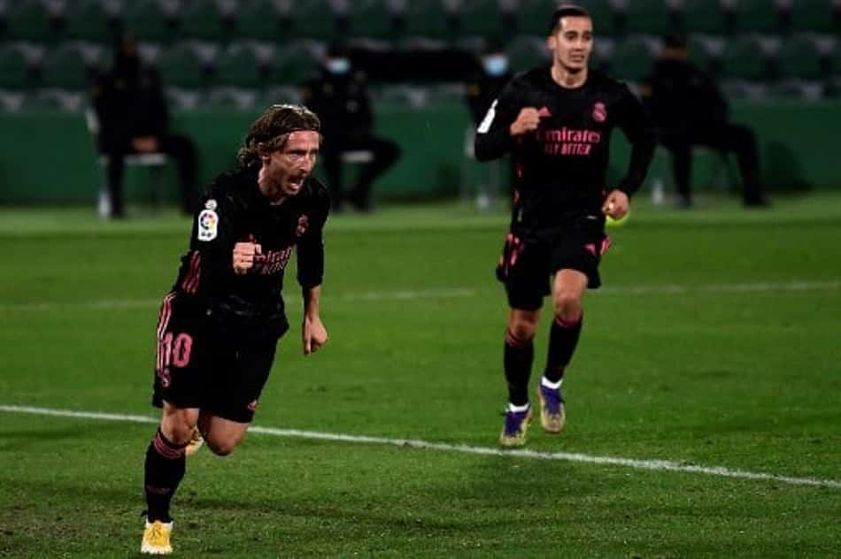 Luka Modric renova contrato com Real Madrid até 2022