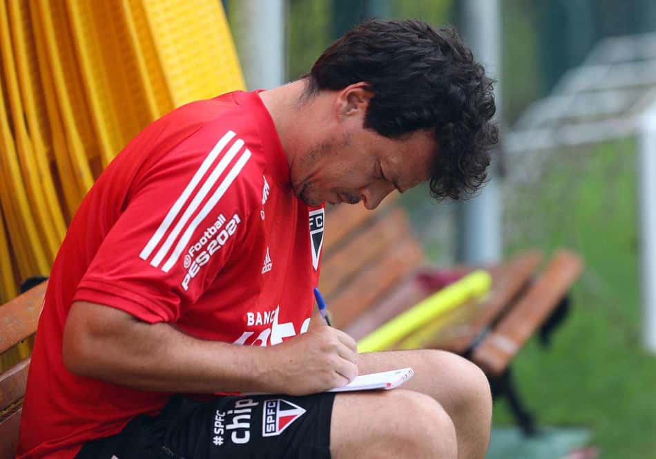 'São Paulo não tem mais nada do Diniz, por isso melhorou', dispara Renato Maurício Prado