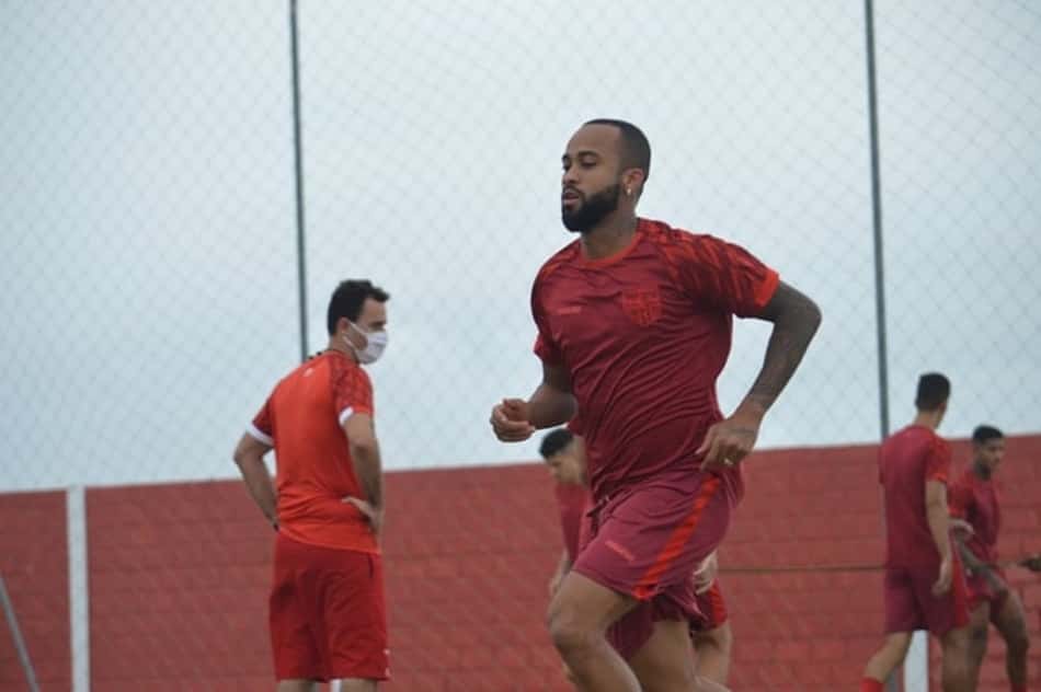 Wesley comemora boa fase no CRB e espera terminar bem a Série B