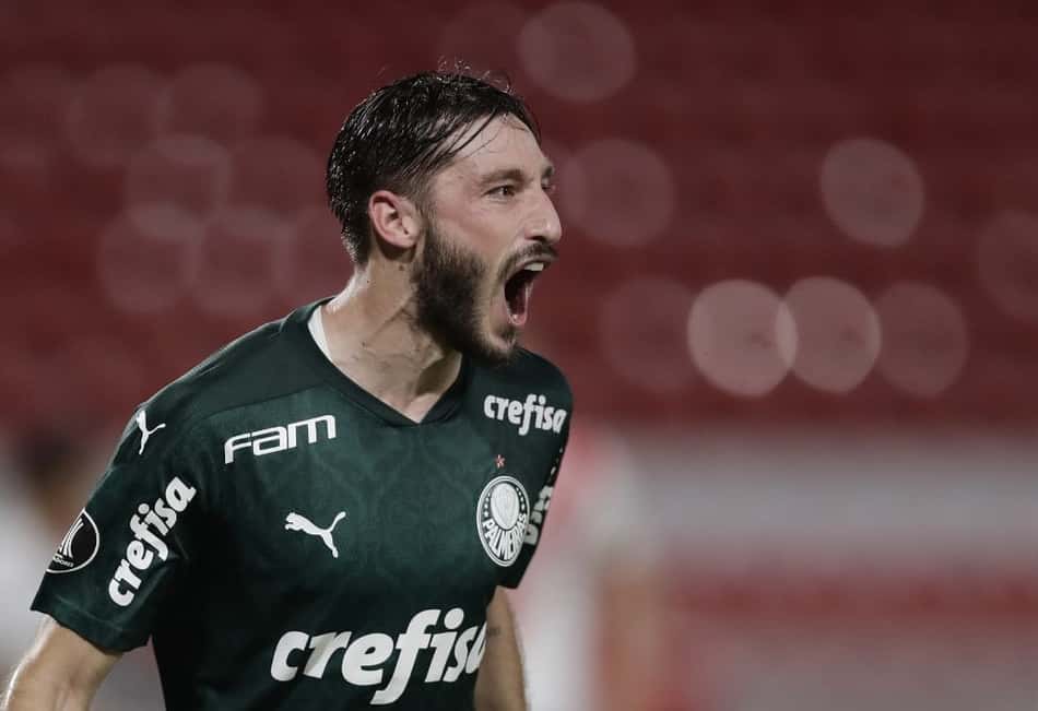 Matías Viña é convocado pelo Uruguai para Eliminatórias e vai desfalcar Palmeiras no Paulistão