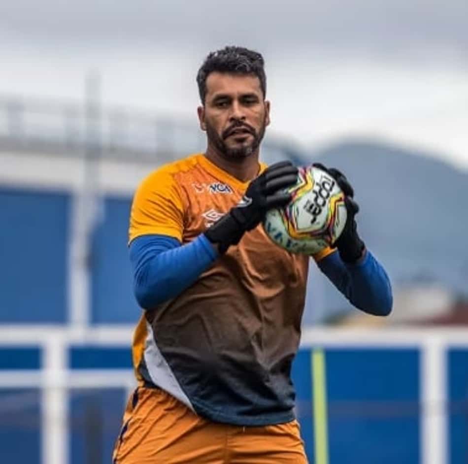 Experiente, goleiro Gledson prega cautela em jogo de volta pela Copa do Brasil