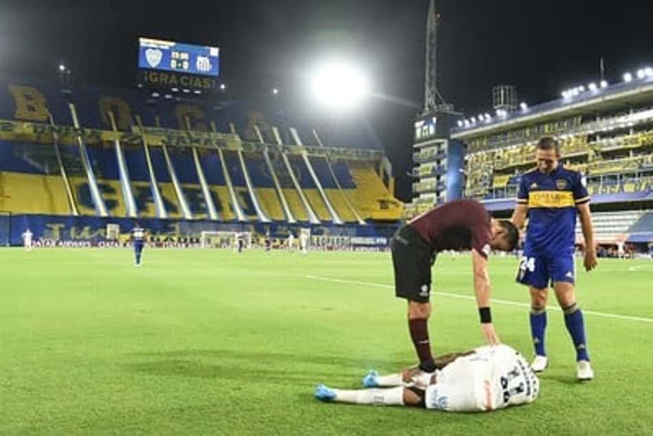 Não foi só o Santos! Brasileiros sofrem com arbitragens polêmicas na La Bombonera; Relembre