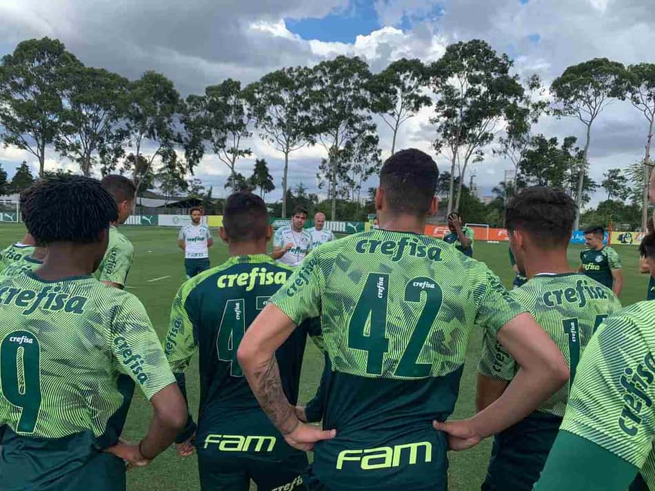 Com jovens da base, Palmeiras vira chave para o Brasileirão em reapresentação