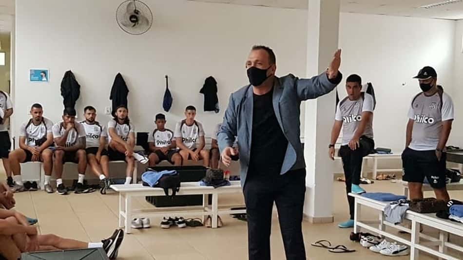 Ponte assegura a manutenção de quatro peças do seu plantel