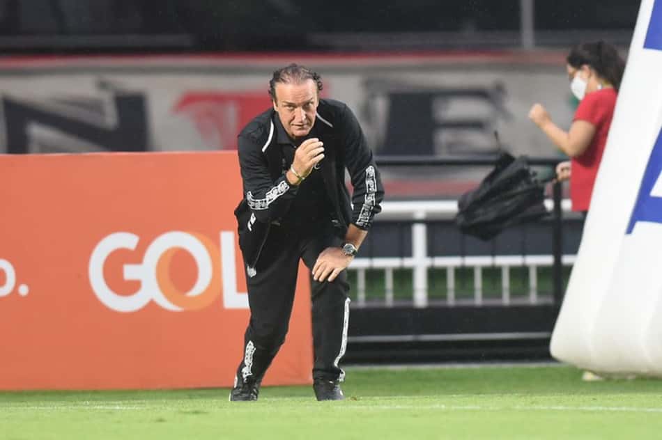 Cuca comemora vitória, mas evita "rabo de pavão" ao falar do Boca