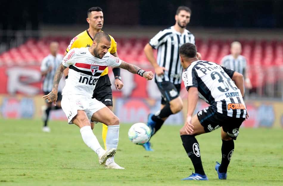 Diniz comenta sobre falhas de Dani Alves: 'Tem coragem e a minha confiança'