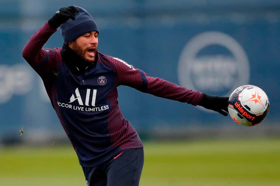 VÍDEO: Neymar leva caneta de Ander Herrera em roda de bobinho e se vinga com 'chegada dura'