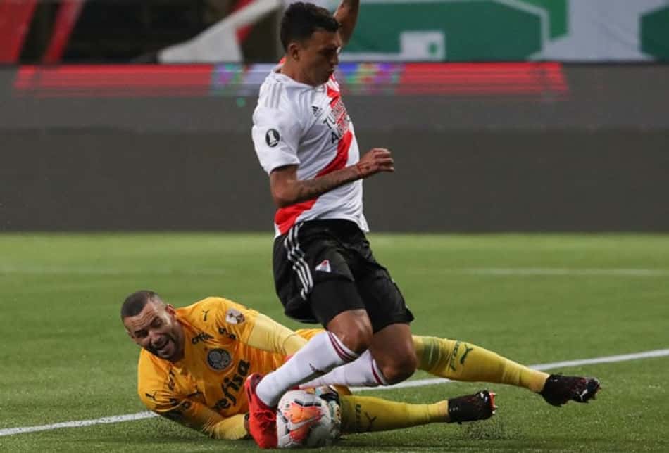 Palmeiras passa sufoco, é dominado pelo River Plate, mas consegue a vaga para a final da Libertadores