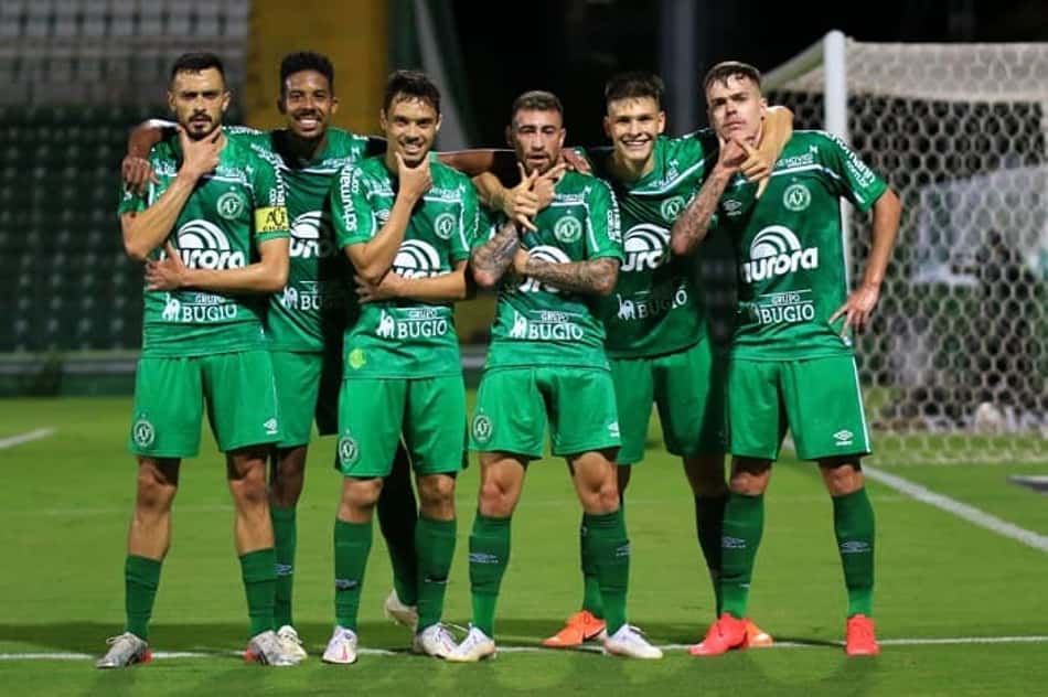 De olho na Ponte, Chapecoense volta aos trabalhos