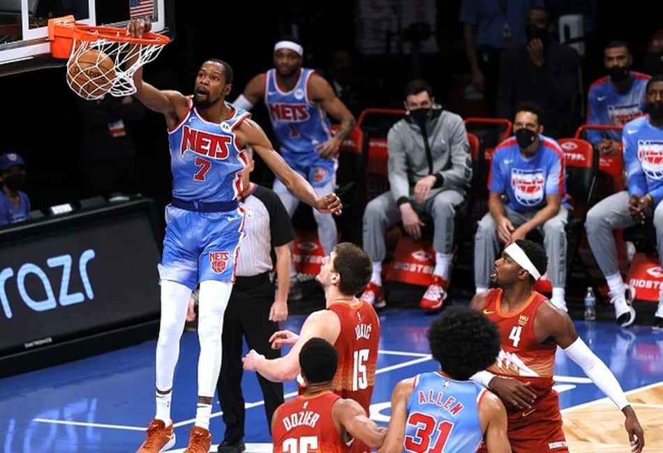 Sem Irving, Durant brilha e comanda virada sobre Nuggets