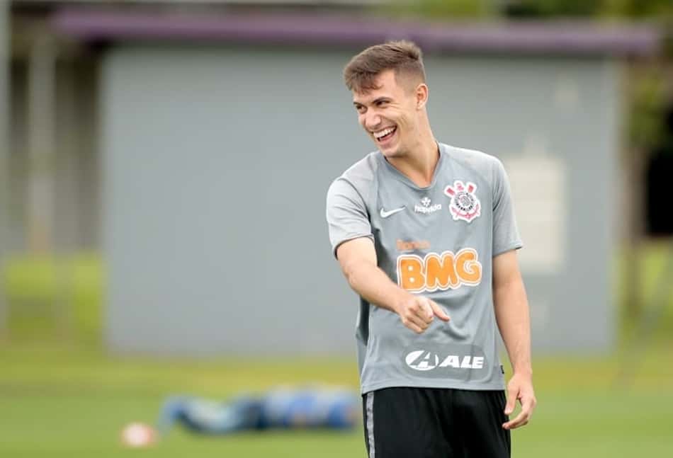 Sequência pelo Corinthians credencia titularidade de Lucas Piton em Dérbi pela semi do Paulistão