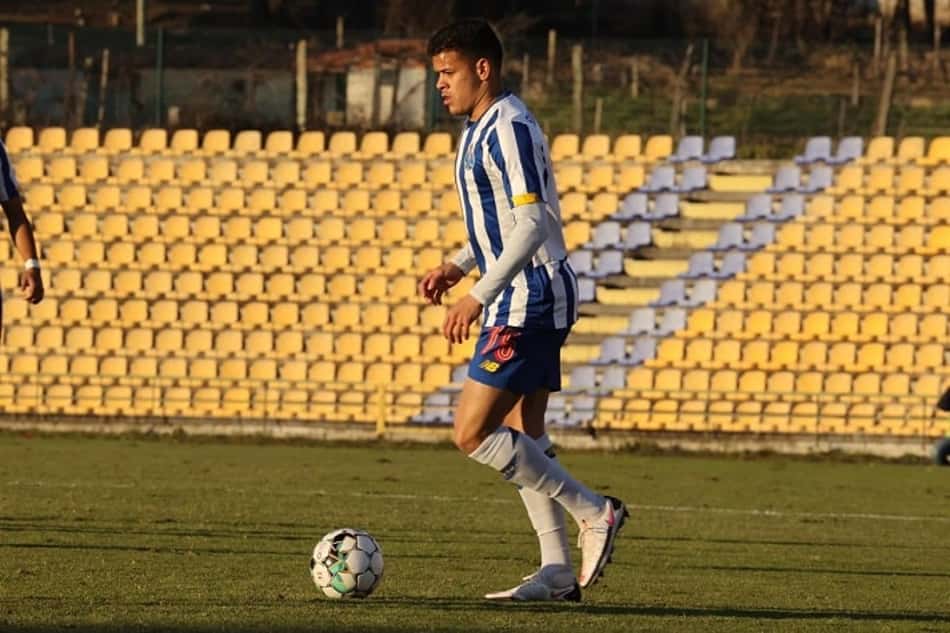 Brasileiro aproveita chance e começa a recuperar espaço no Porto B