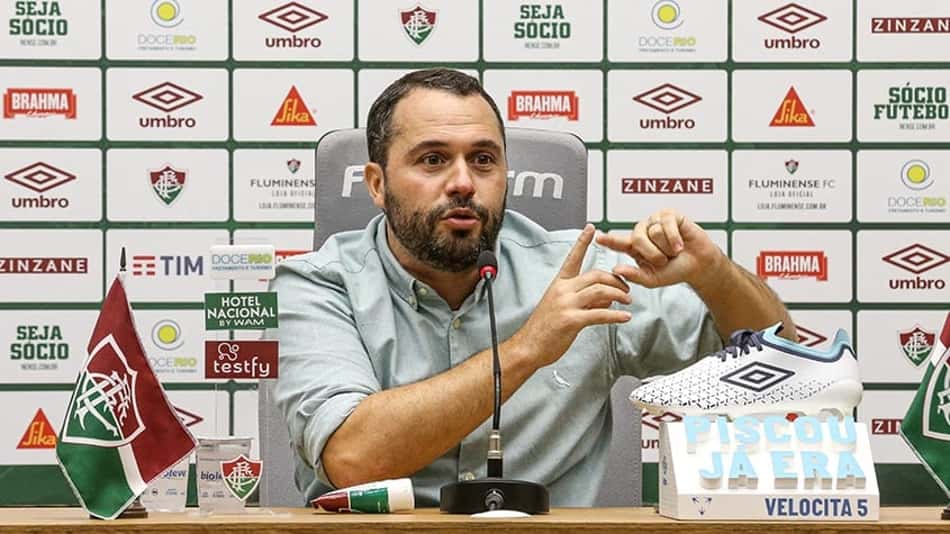 Fluminense paga salários de maio a jogadores e funcionários e fica em dia