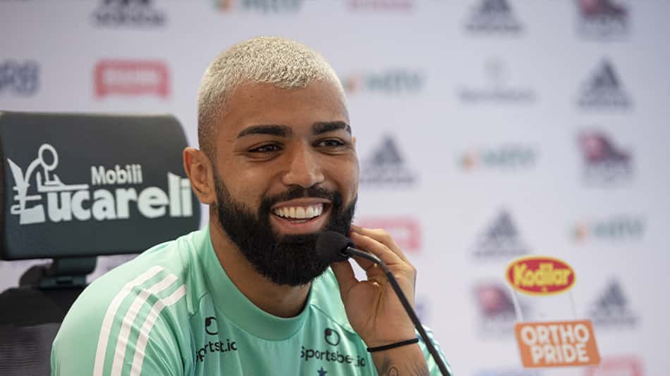 Gabigol dá risada ao responder sobre 'panelas' no Flamengo; assista