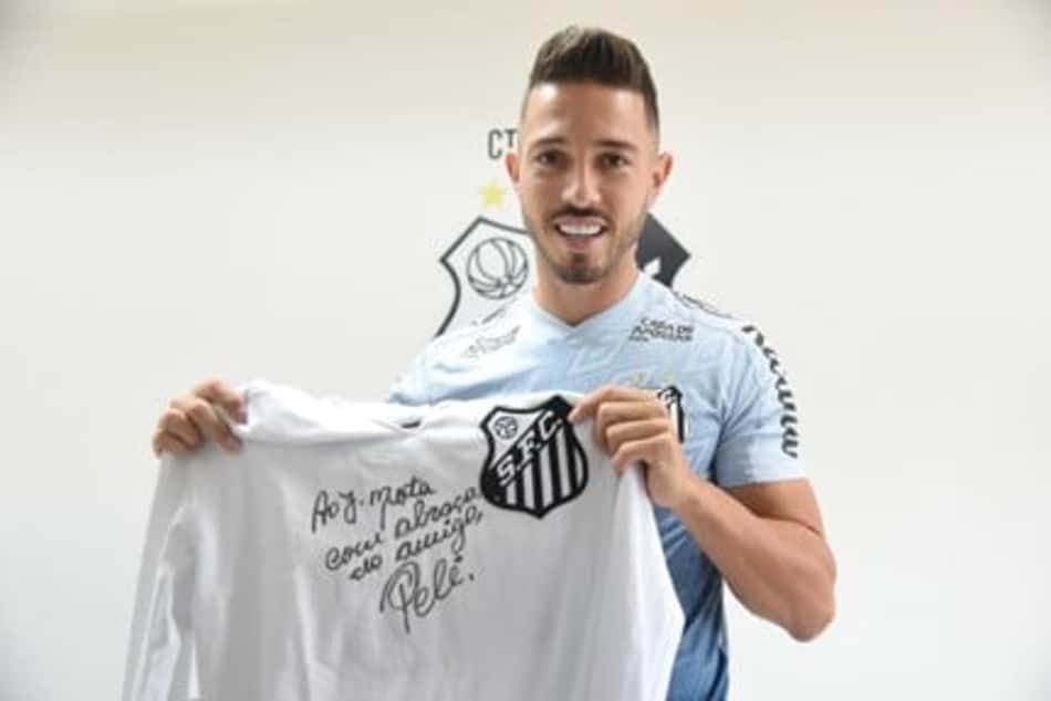 Jean Mota comemora cinco anos de seu primeiro contrato com o Santos