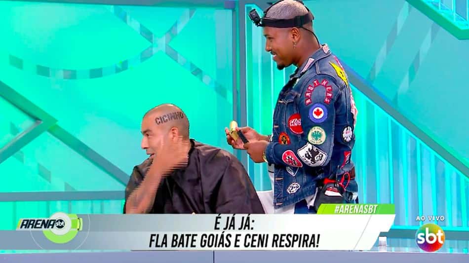 Aposta paga! Sheik escreve Cicinho na cabeça após derrota do Corinthians para o Palmeiras