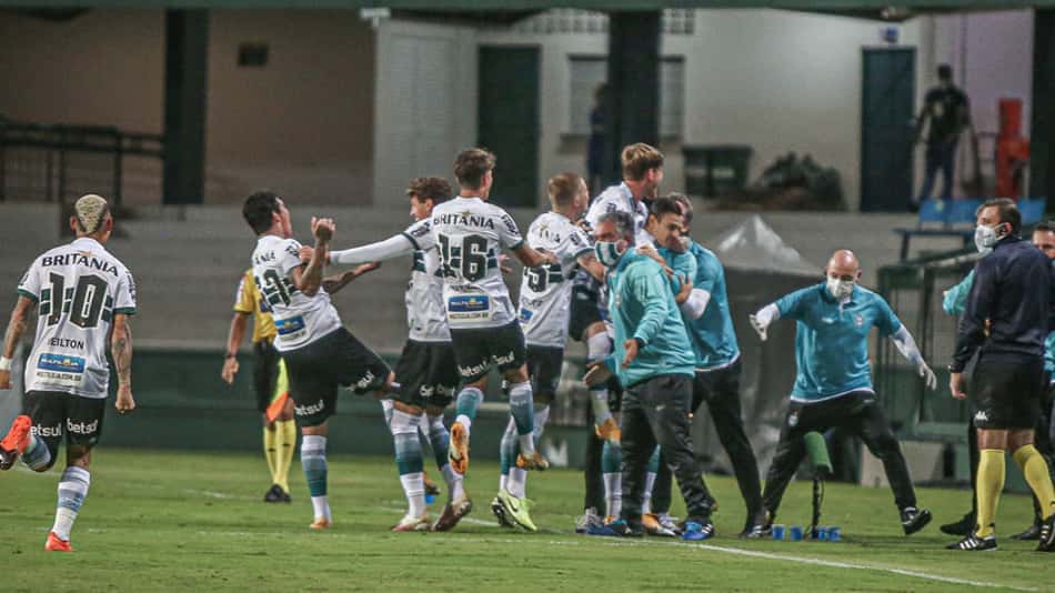 Júlio Sérgio lamenta 'vacilo' que impediu triunfo do Coxa
