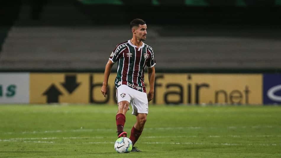 Martinelli leva o terceiro amarelo e desfalca o Fluminense no jogo de ida das oitavas da Libertadores