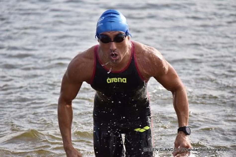 Ultramaratonista ganha quase 15 kg para nadar o Canal da Mancha