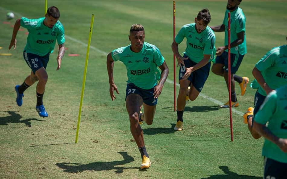 VÍDEO: Confira imagens do último treino e da viagem do Flamengo para Porto Alegre
