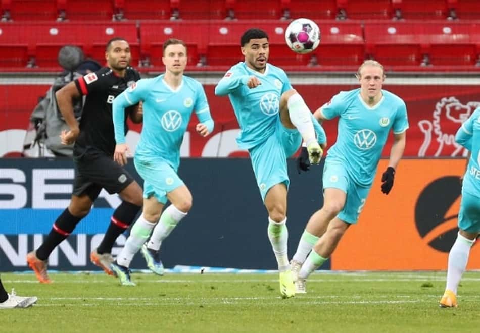 Com nove desarmes no último jogo do Wolfsburg, Paulo Otávio é eleito lateral da semana na Europa