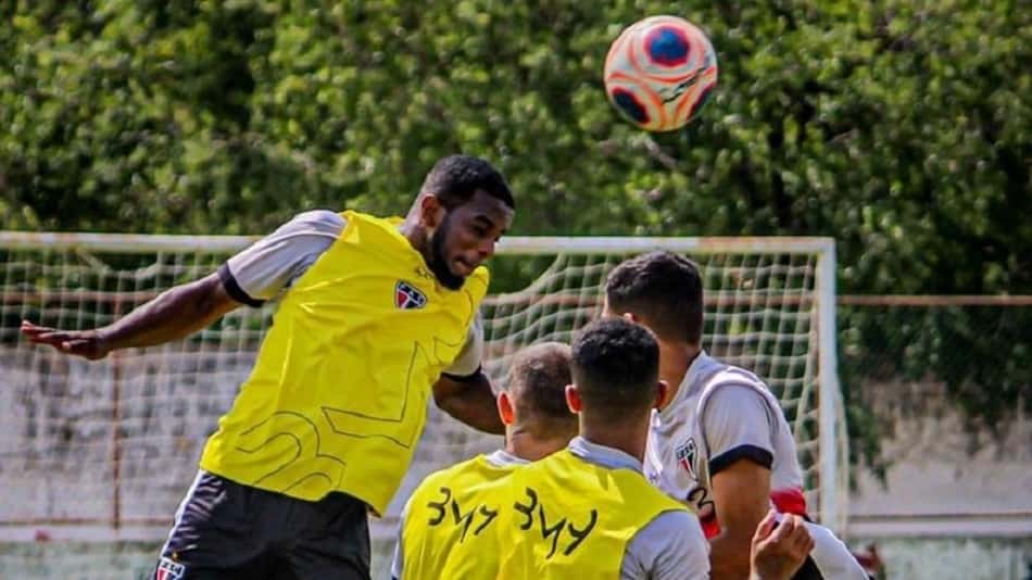 Titular do Ferroviário, Wesley Dias quer evolução no clube