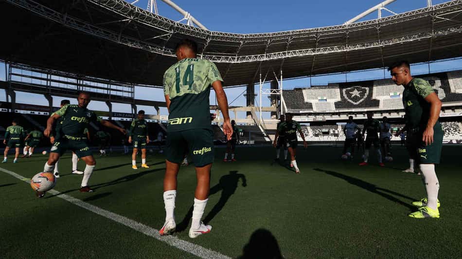 Palmeiras treina no estádio Nilton Santos, no Rio, visando final da Libertadores