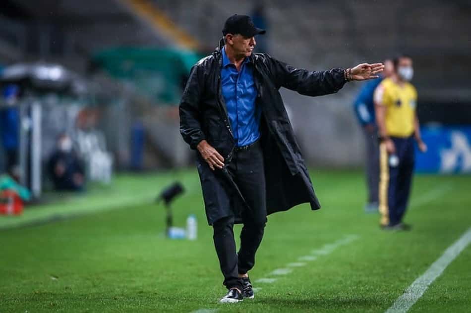 Torcedores do Grêmio gritam pelo nome de Renato Gaúcho em empate; dirigente do clube rebate