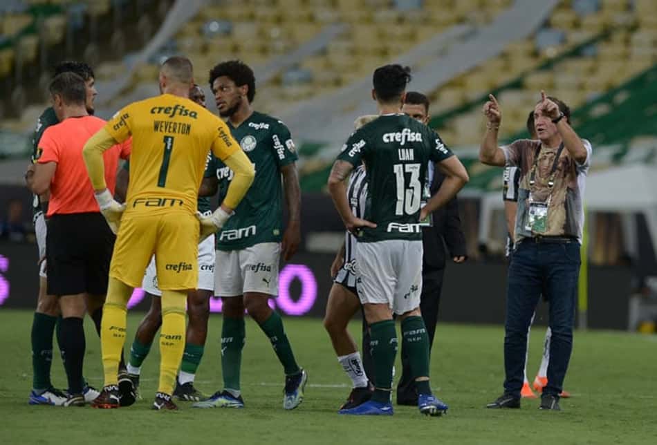 Cuca vira alvo nas redes sociais após título do Palmeiras na Libertadores
