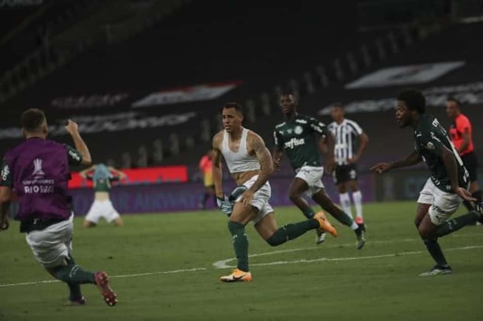 Após final da Libertadores, Palmeiras reencontra Santos em situações opostas