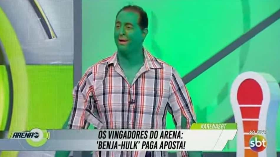 Benjamin Back paga promessa e apresenta 'Arena SBT' pintado de verde