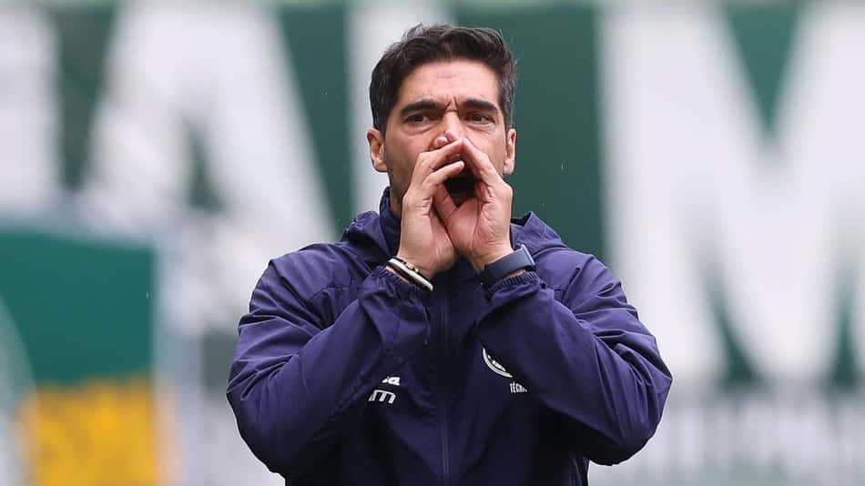 Abel Ferreira cita calendário e se irrita: 'Isso é coisa de loucos'